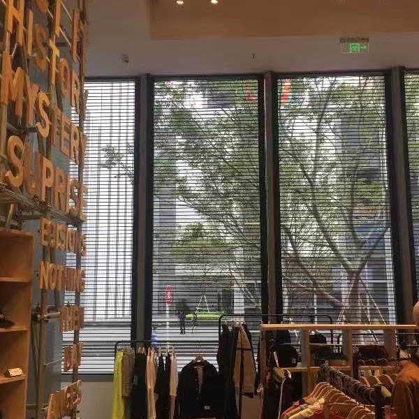 IT clothing flagship store, 206 square meters, P50-50 transparent screen