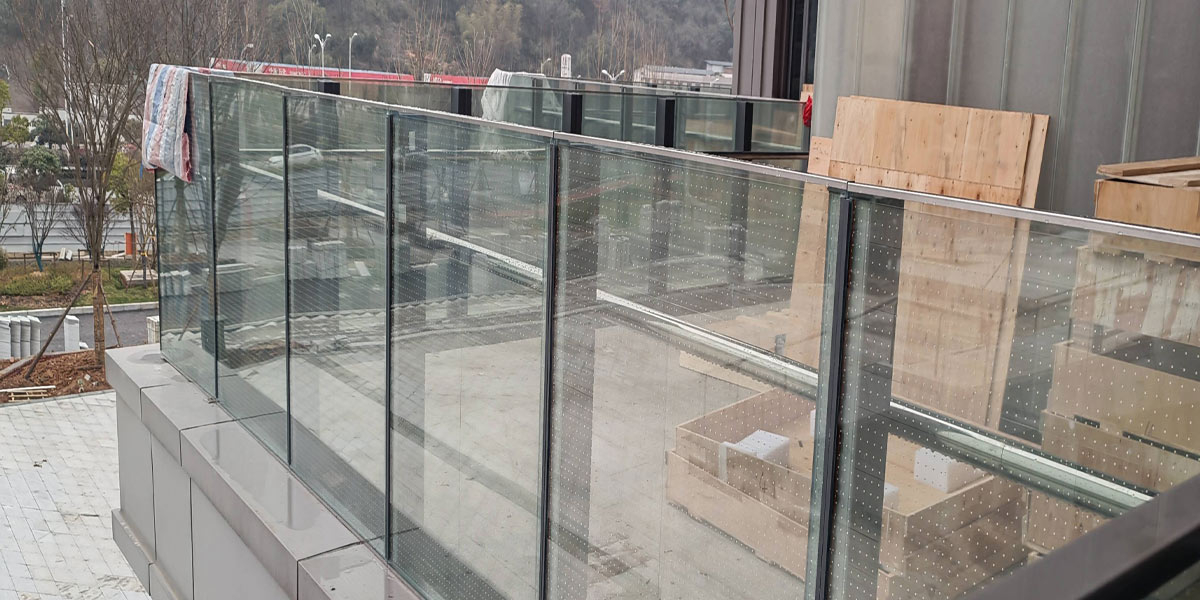 Hunan Yuelu Mountain 200 square meter photovoltaic glass guardrail screen